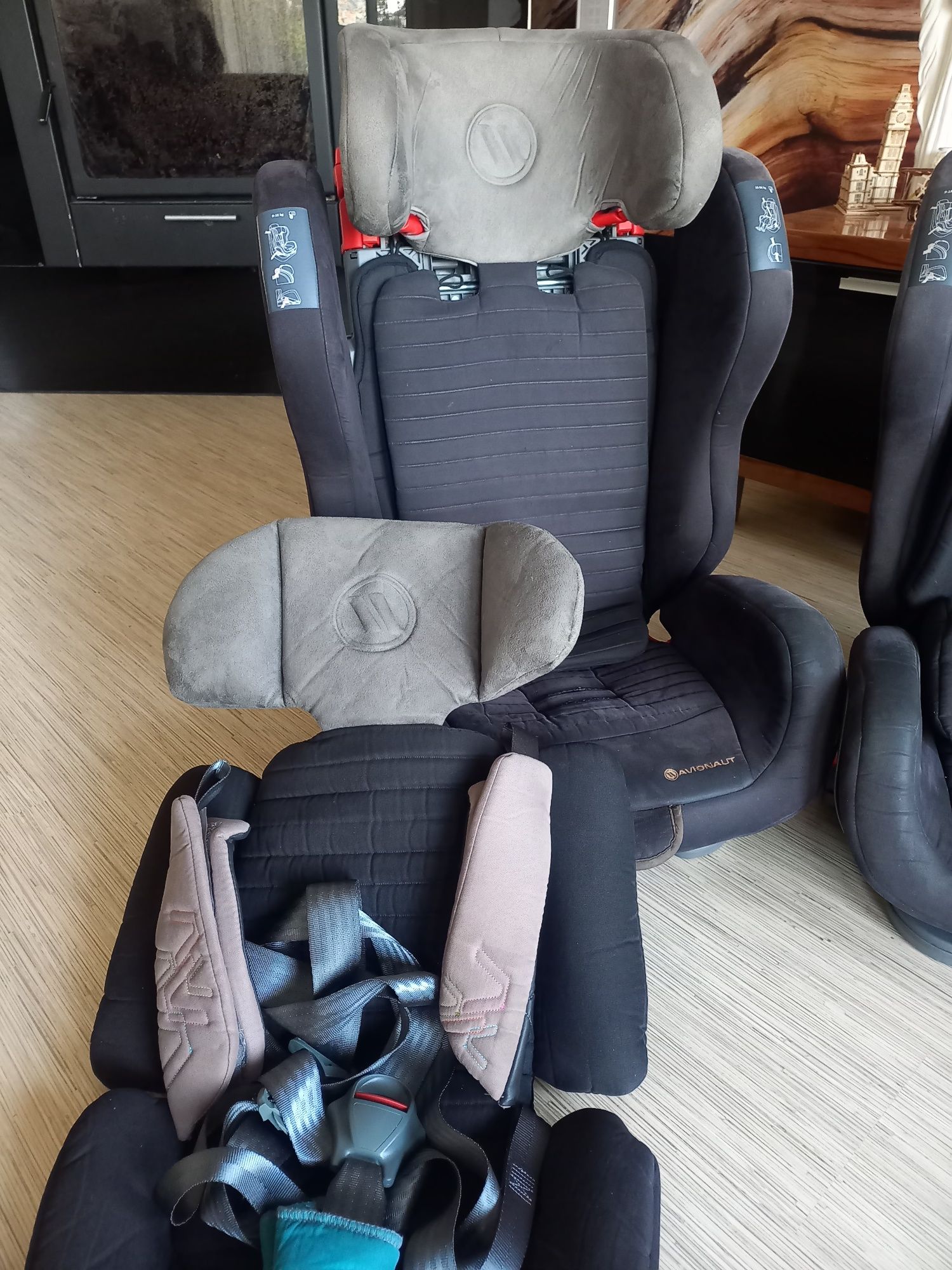 Fotelik samochodowy Avionaut EVOLVAIR 9-36 kg w opcjach  9 - 18 kg i