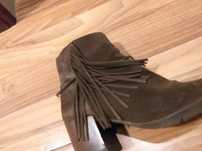 Botins castanhos camurça