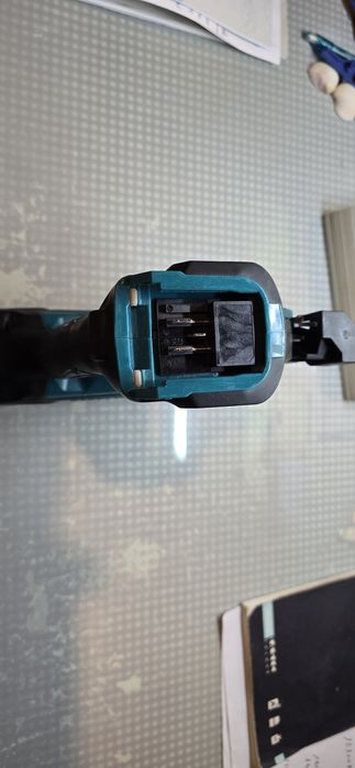 Makita, pregadora e martelo 12V usados