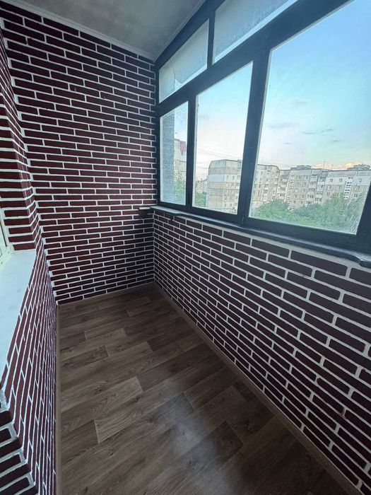 1к, озерна , середній , поверх, поруч озера , мінімальне оформлення