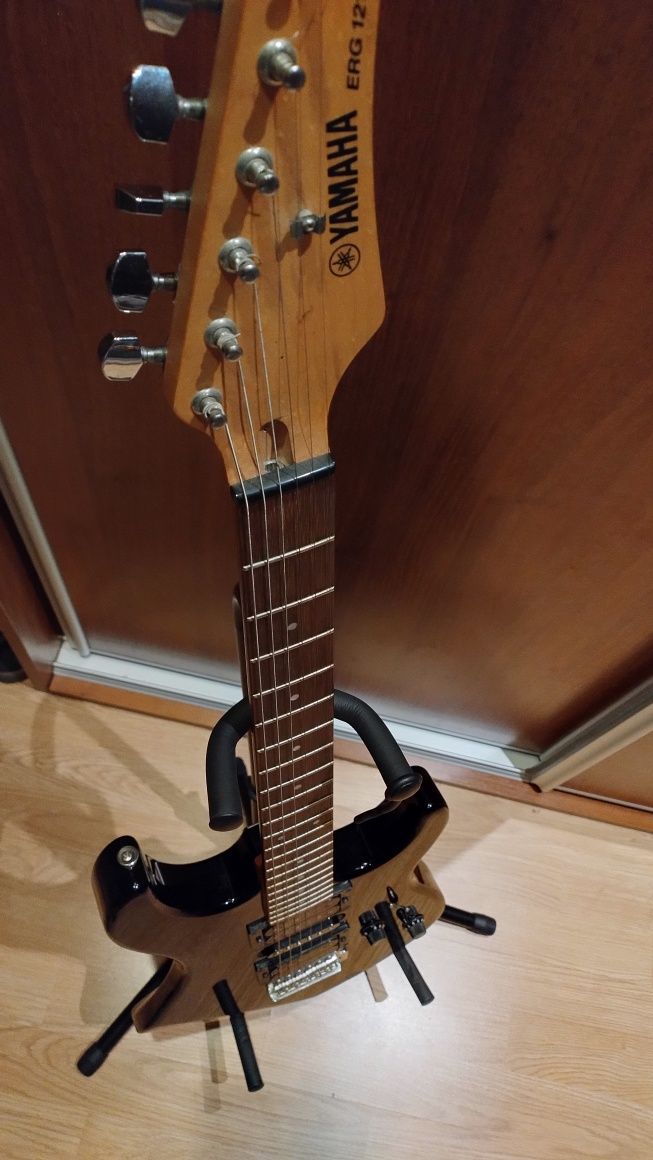 Yamaha ERG 121 gitara elektryczna + struny