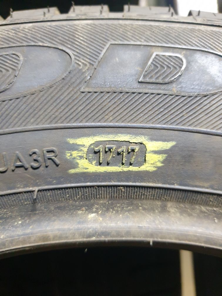 215/60R17 96V Goodyear Vector4Seasons       Z217/60C