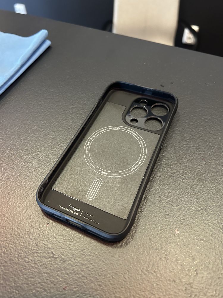 Iphone 15 PRO com capa e pelicula