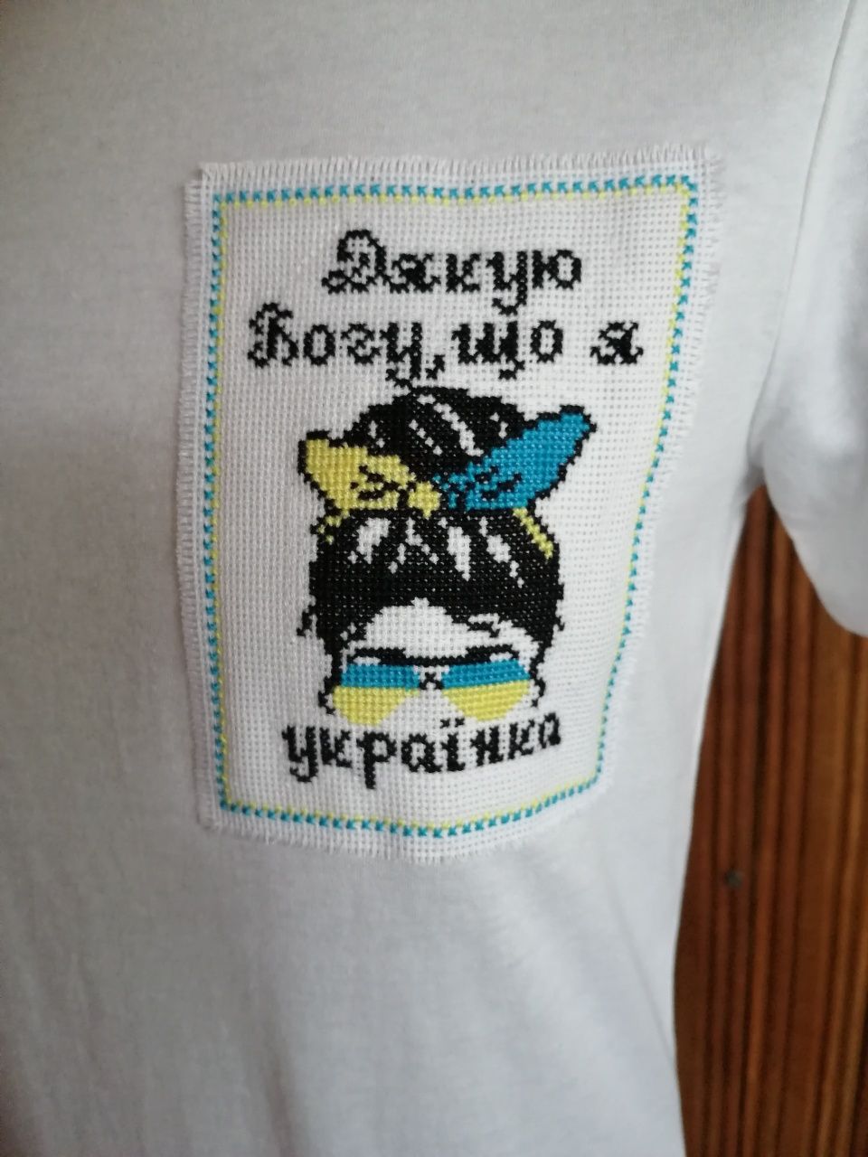 Футболка з патріотичною нашивкою