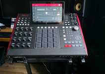 Sprzedam sampler AKAI MPC X. Bardzo mało używany!