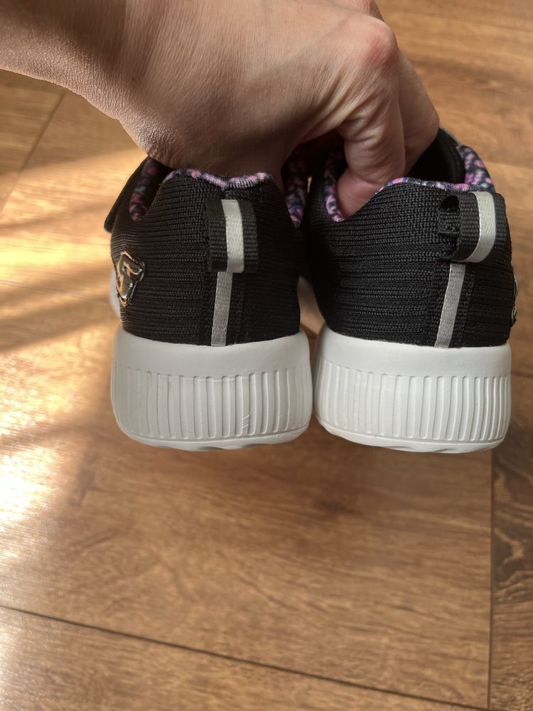Кросівки на дівчинку Skechers 33р.