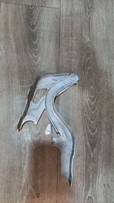 Петля капота левая на Кiа Sportage 3 (2010-2015)