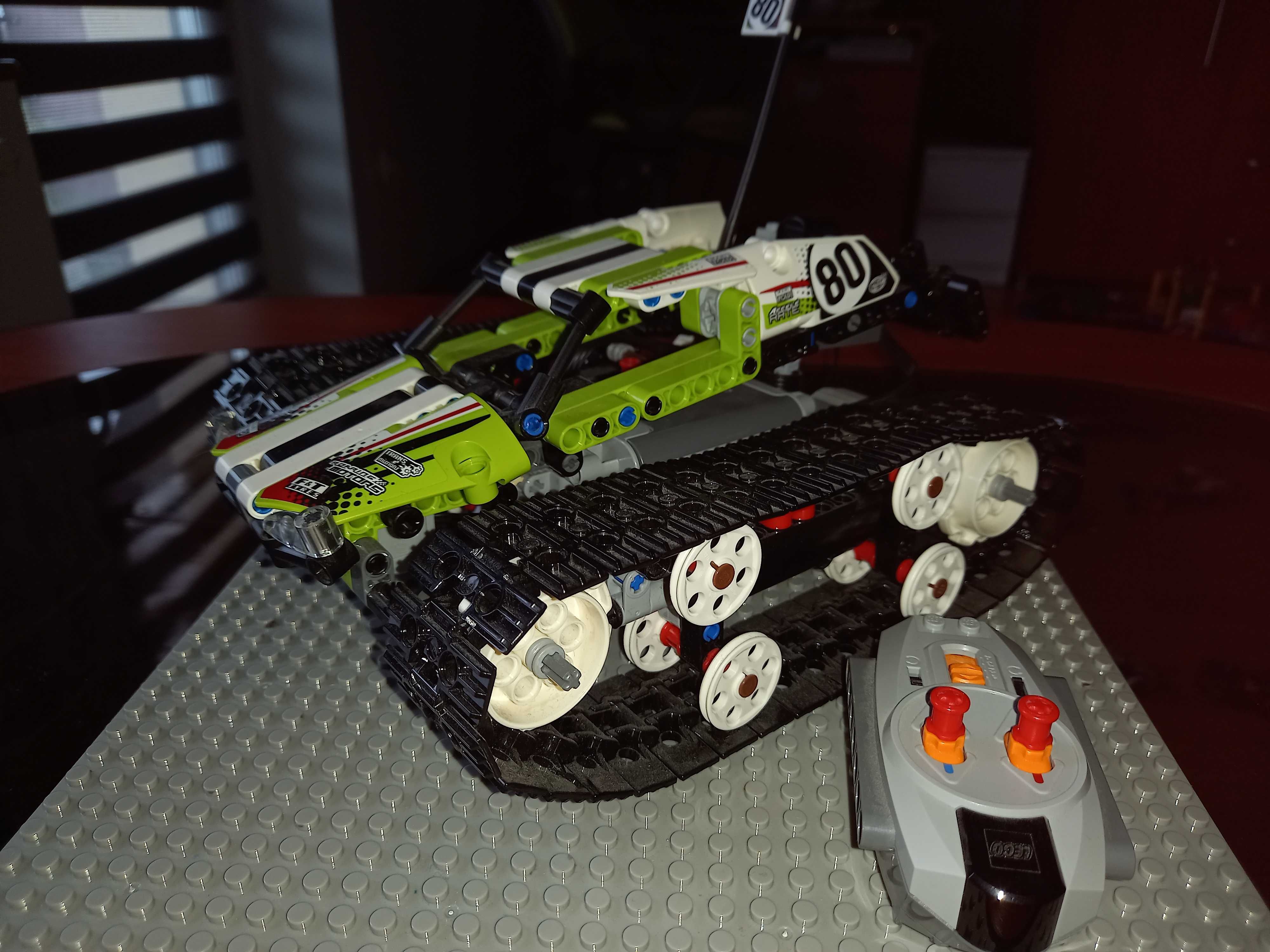 Lego Technic Zdalnie Sterowana wyścigówka gąsienicowa