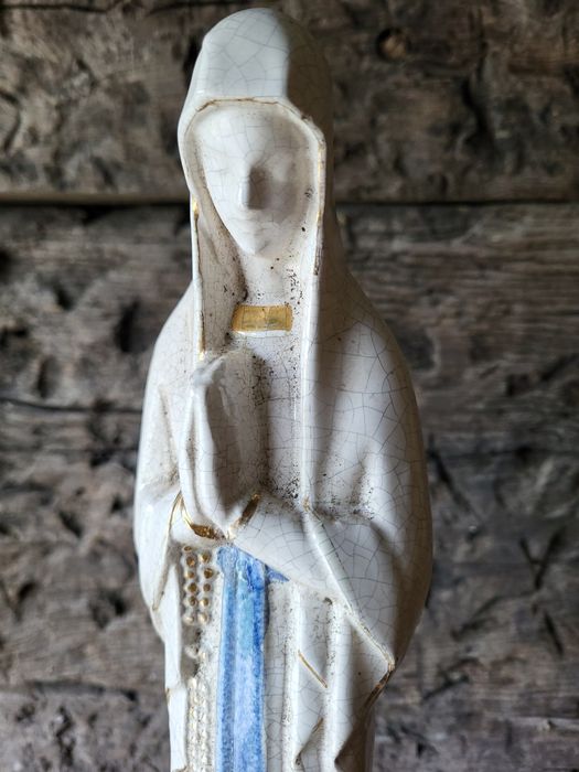Porcelanowa figurka Maryja Banneux Matka Boża Ubogich