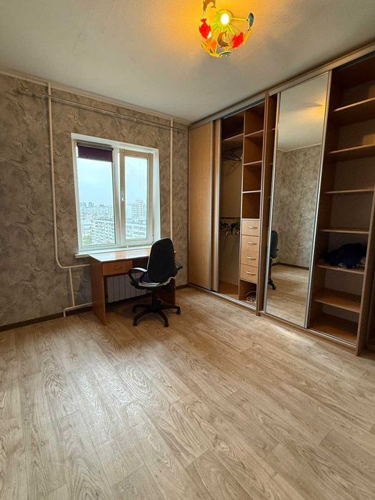 Сдам 2-х.комн.кв-ру, Харьковский м-в , Харьковское шоссе 158 :