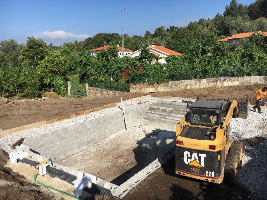 Desaterros, aterros e demolicões