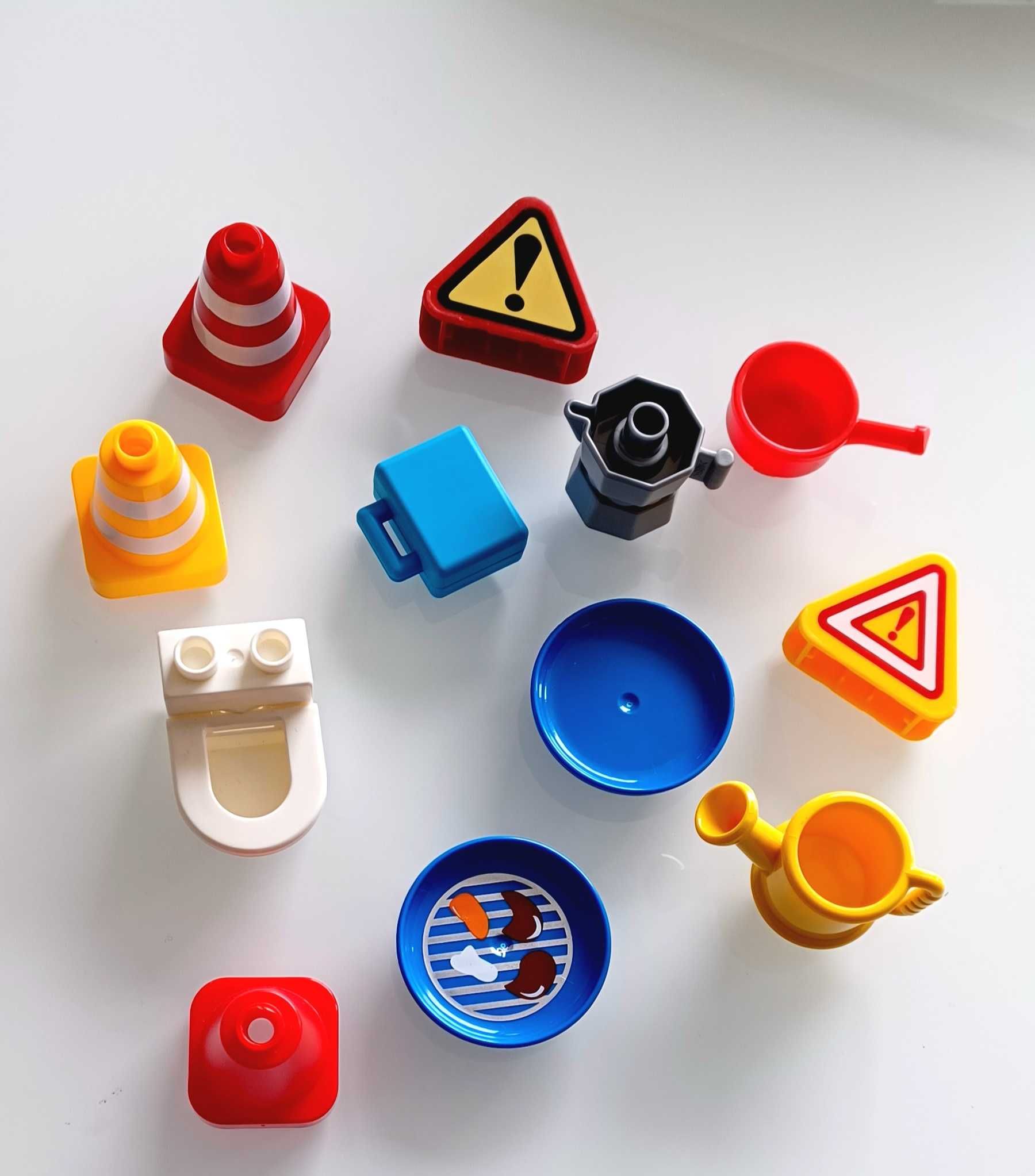 Vários acessórios da cidade Lego Duplo