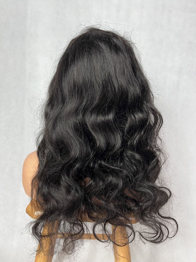 Przepiękna peruka włosy naturalne bardzo gęsta falowana arabella