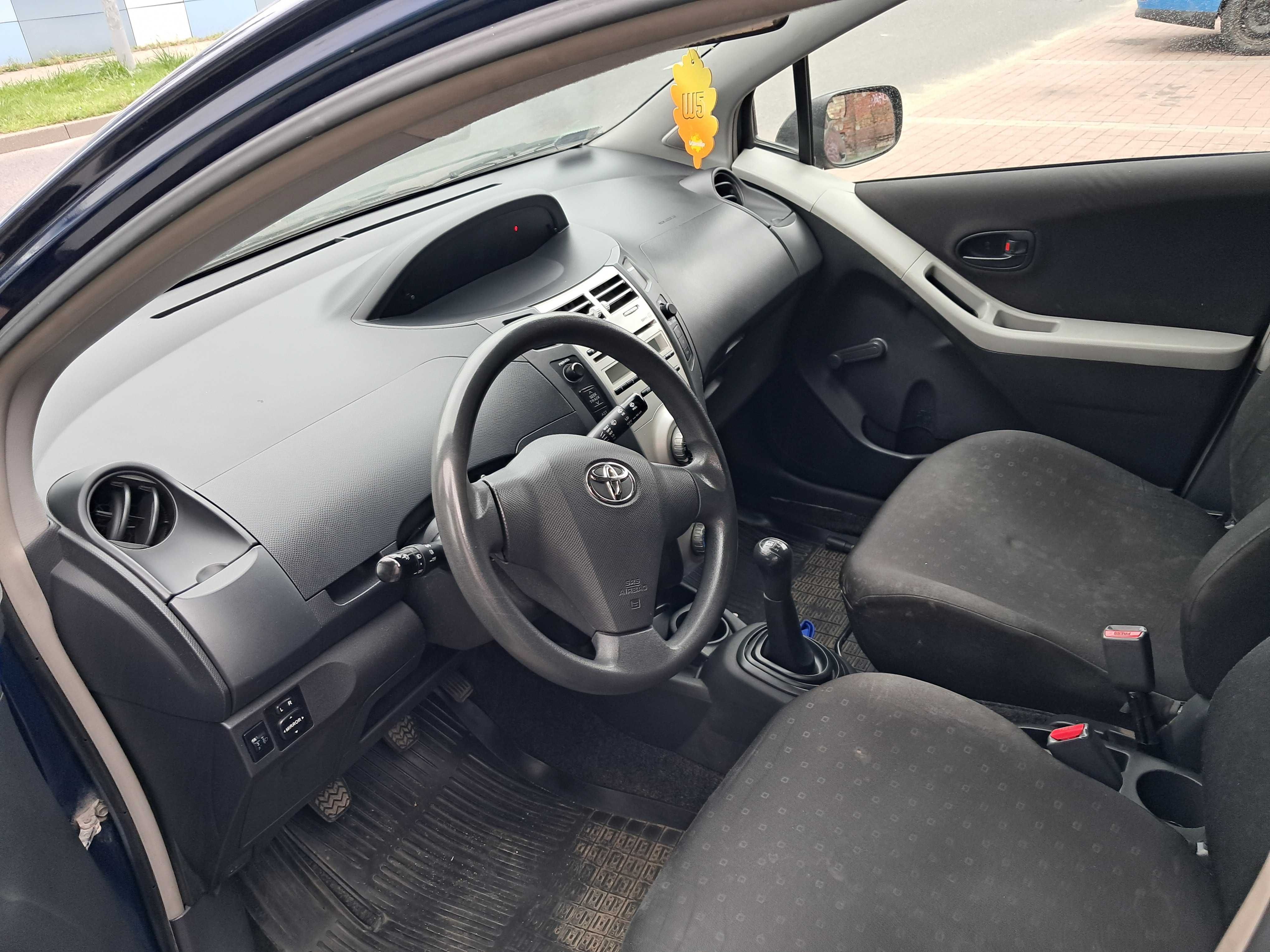 Sprzedam Toyota Yaris 2006r. 1.0