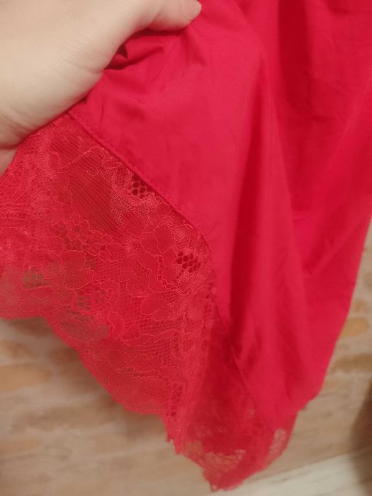 (34/36) (XS/S) Czerwona halka pod sukienkę z Londynu