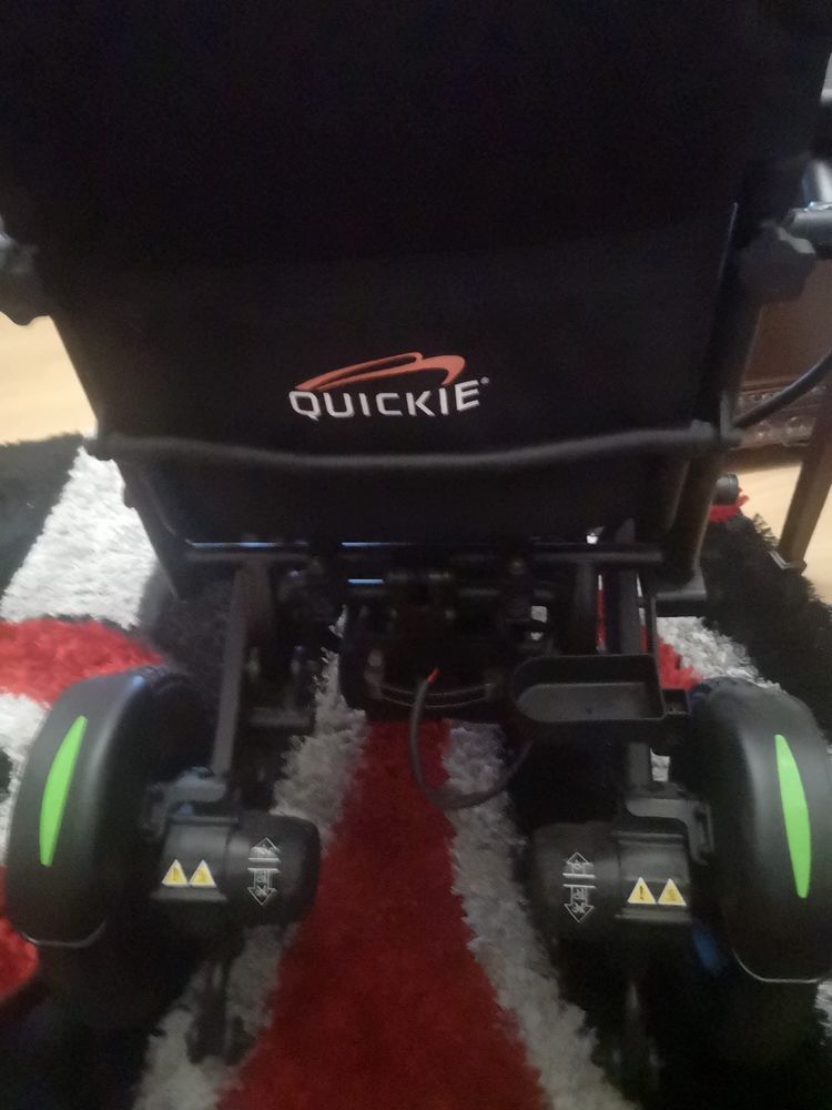 Cadeira de rodas eletrica praticamente nova