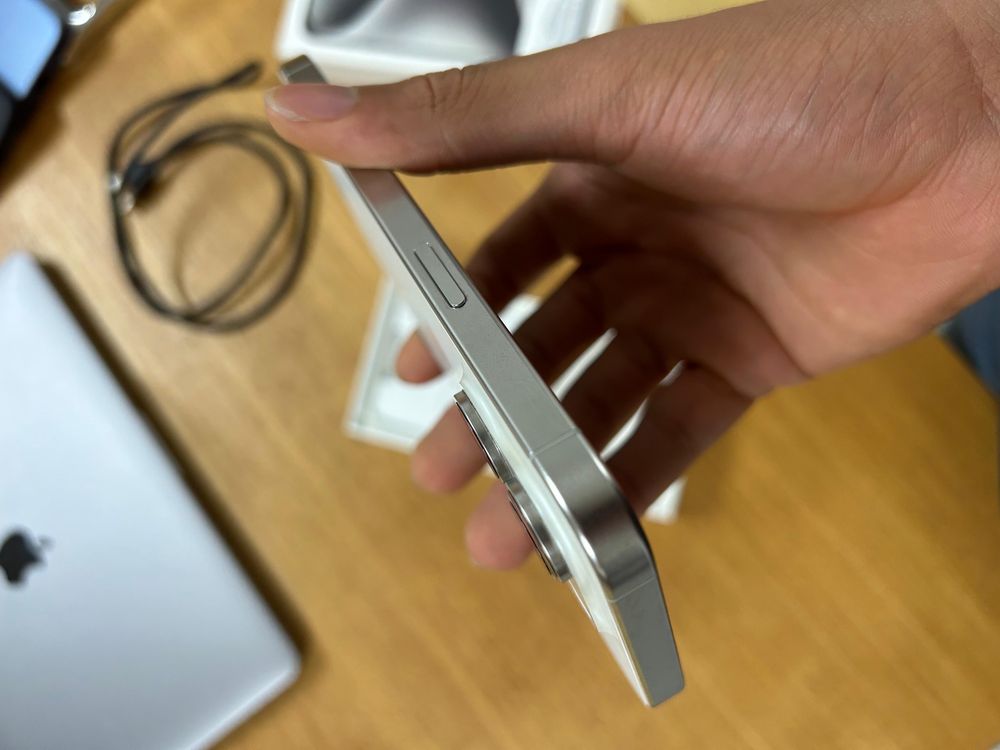 IPHONE 15 PRO MAX (COMO NOVO)