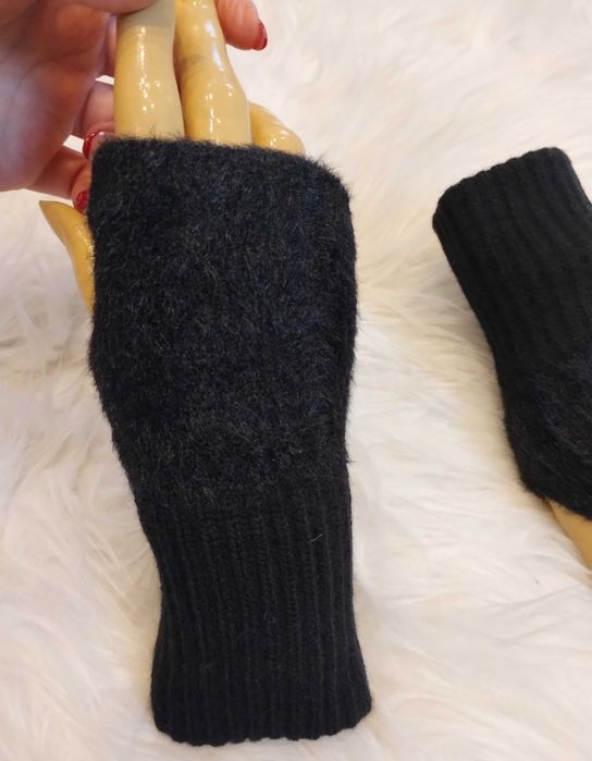 Śliczne mitenki czarne jednopalcowe futerkowe