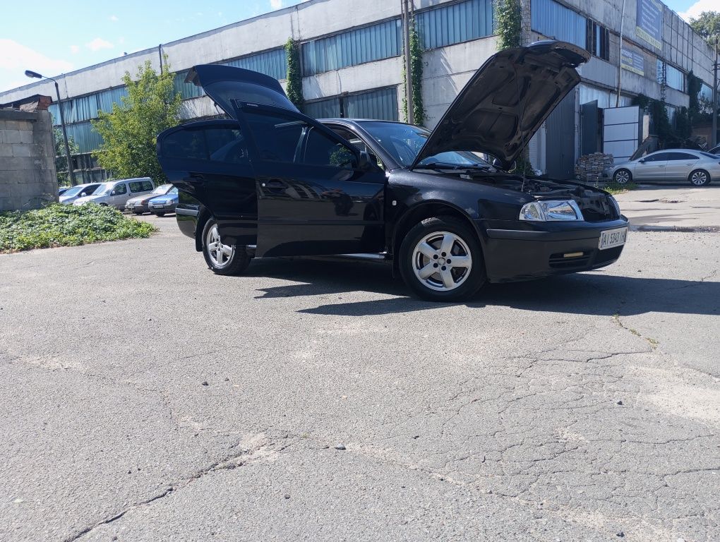 Шкода октавія тур 1.8 турбо газ/бенз