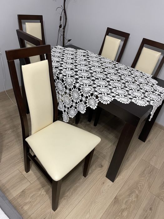 Stół rozkładany z 8 krzesłami