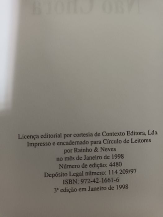 Livro de Rita Ferro Uma Mulher Não Chora