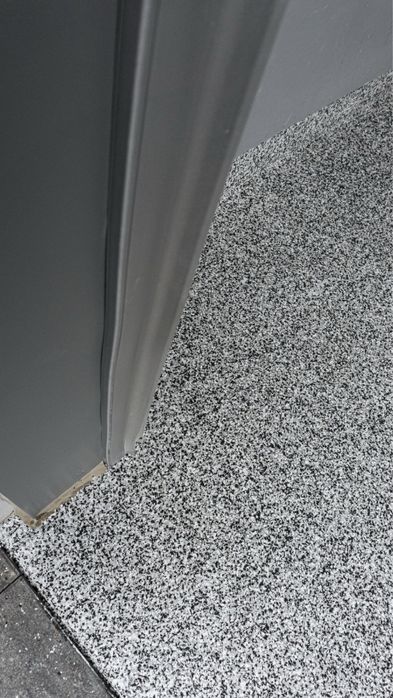 Pavimento epóxi de flocos de alta resistencia