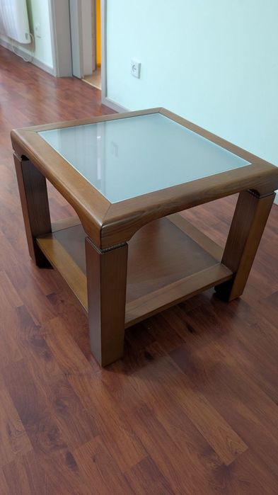 Mesa de centro de madeira e vidro