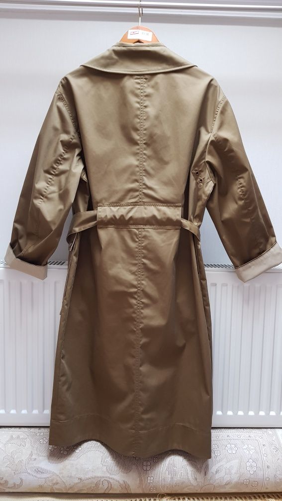 Плащ тренч хакі H&M.
