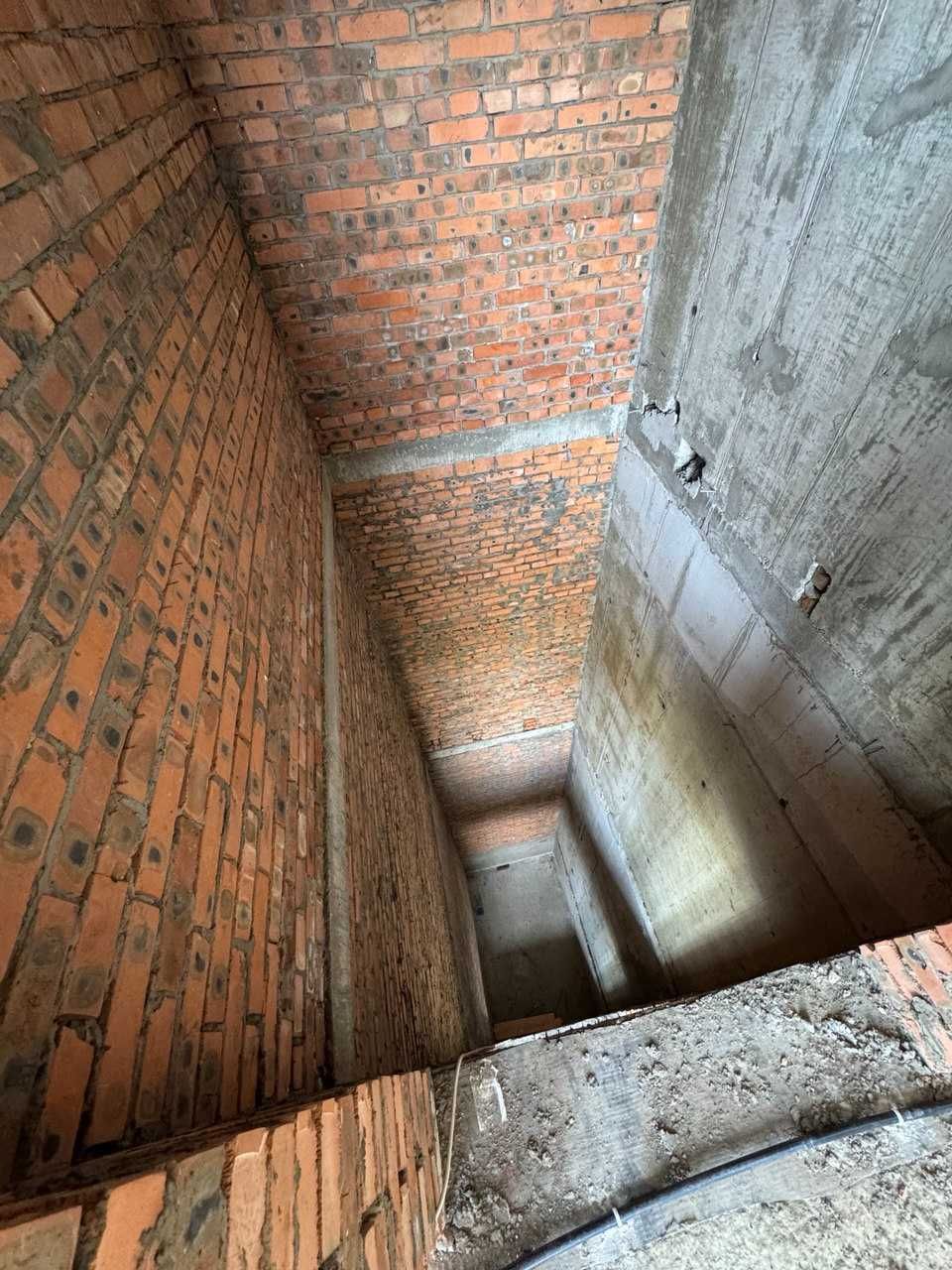 ОРЕНДА ФАСАД.  85 кв.м. Дегтярівська. 200м від метро