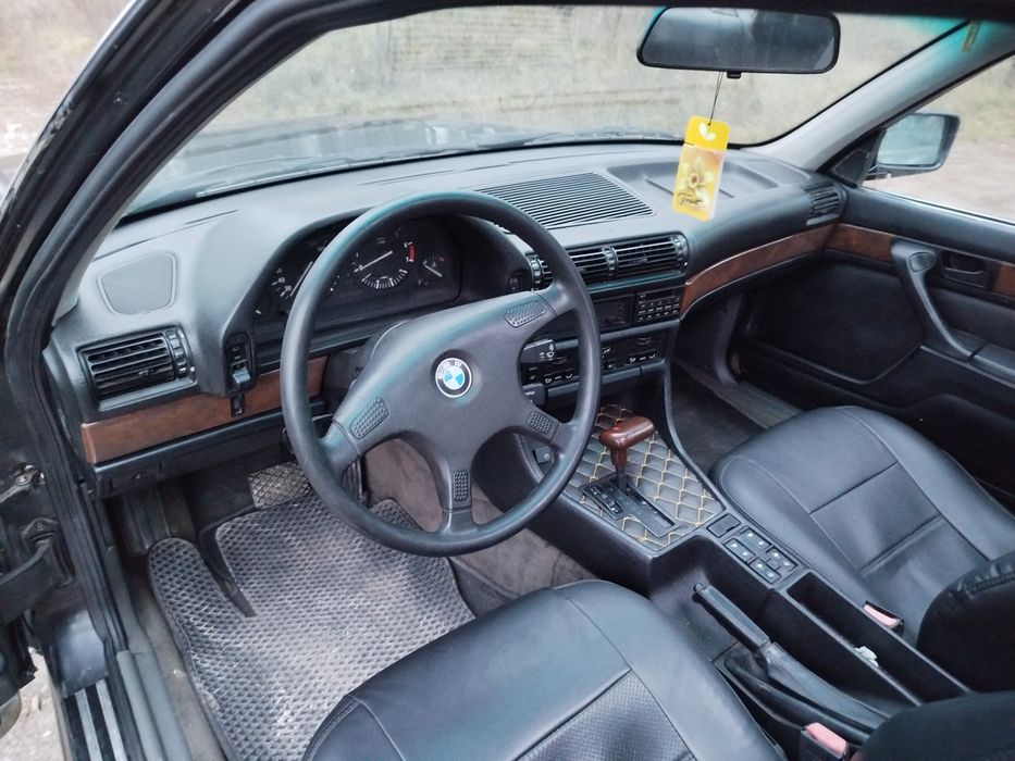 БМВ е32 735i в хорошем состоянии