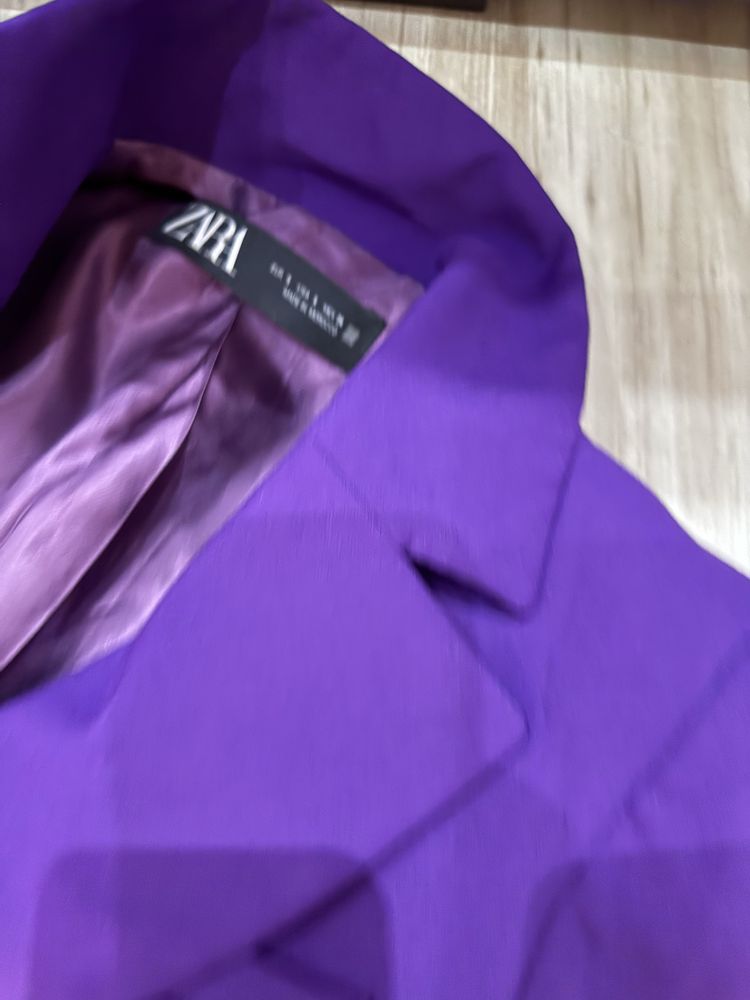 Продам костюм Zara
