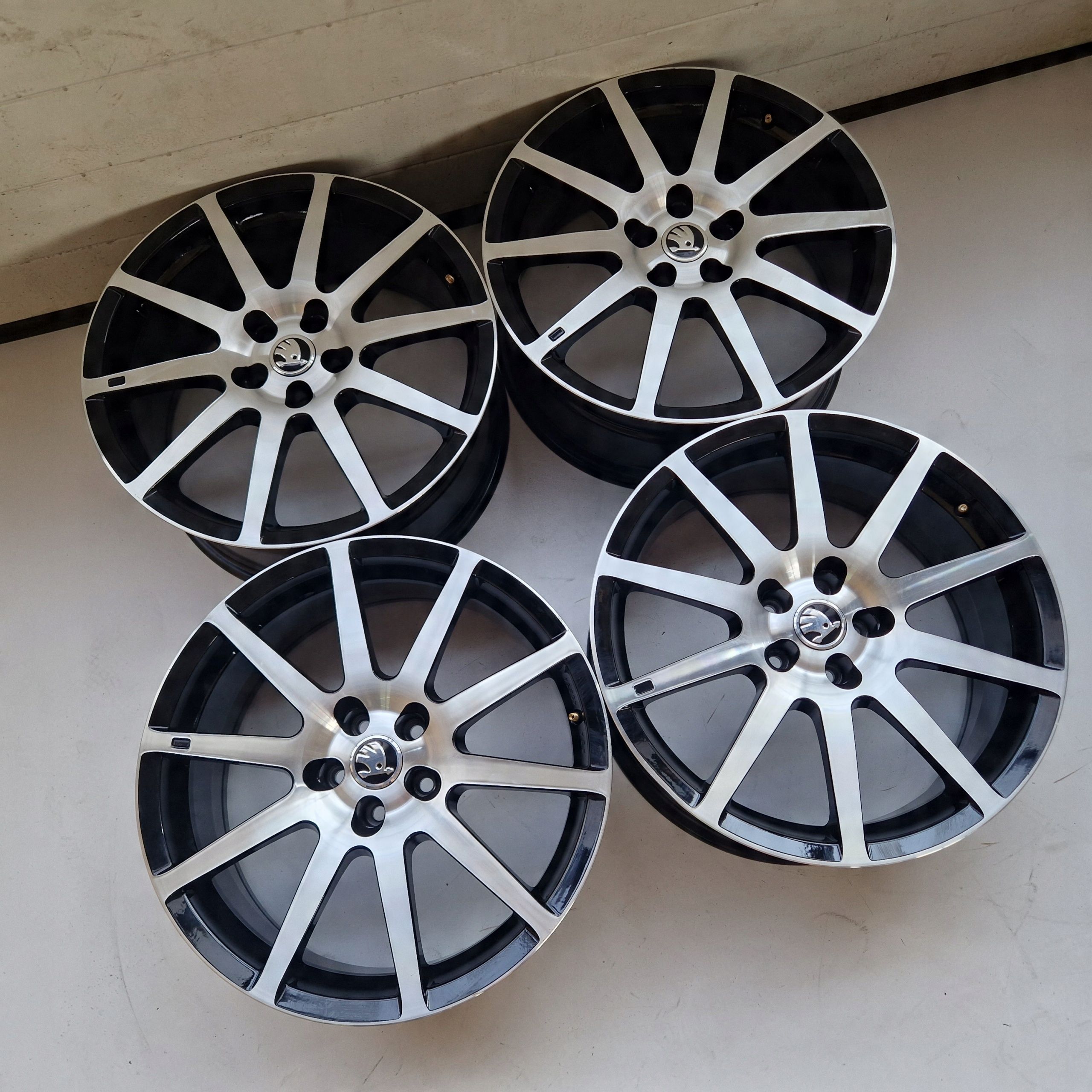 Skoda Scala Kamiq Fabia 5x100 18'' ET35 jak Nowe 4X