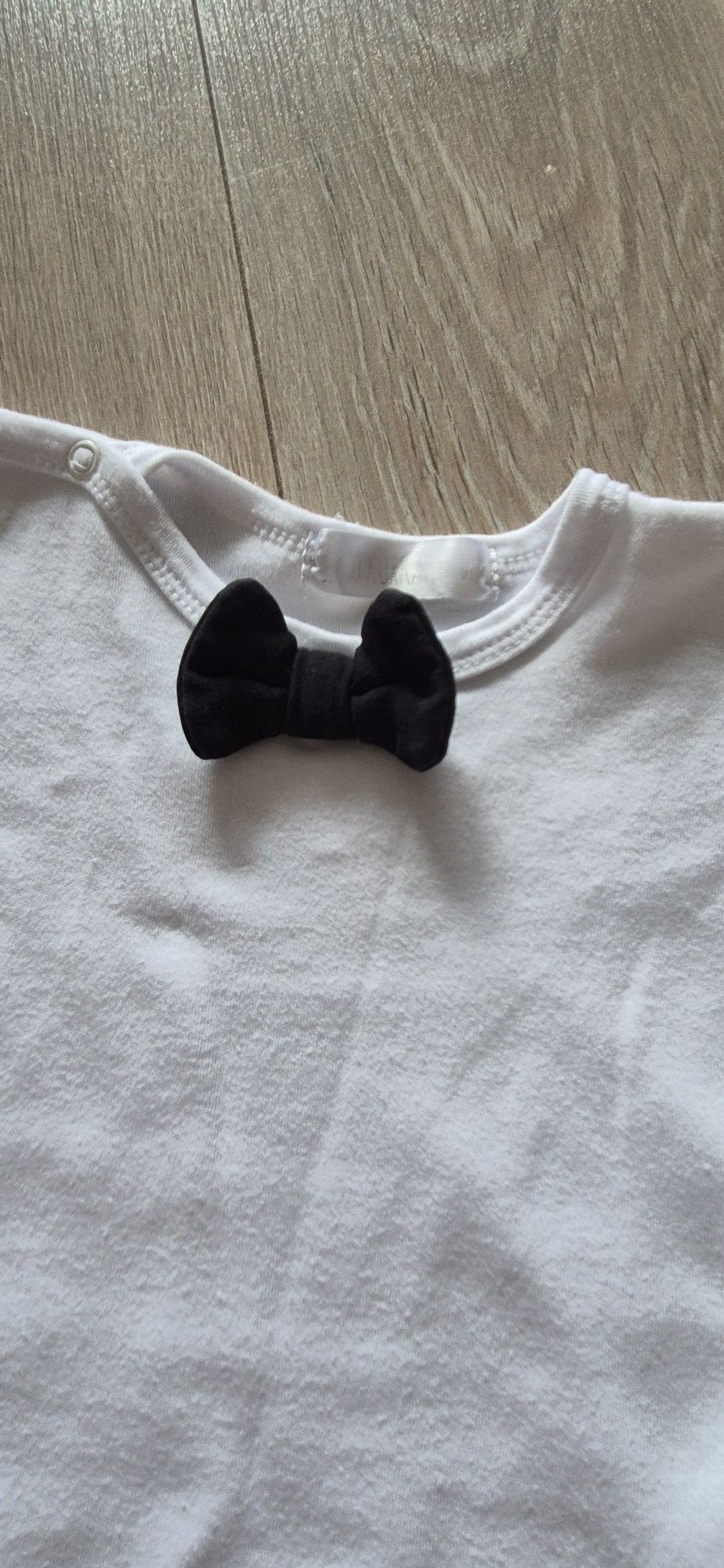 Eleganckie body chłopięce z muszką 80