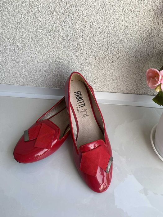 Ferrretti buty damskie baleriny lakierki czerwone 38