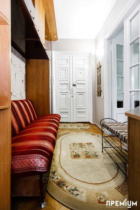 Продаж 2-кімнатна квартира "сталінка" ЦЕНТР МІСТА