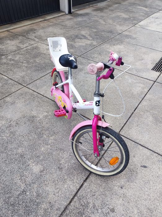 Bicicleta menina com cadeirinha de boneca