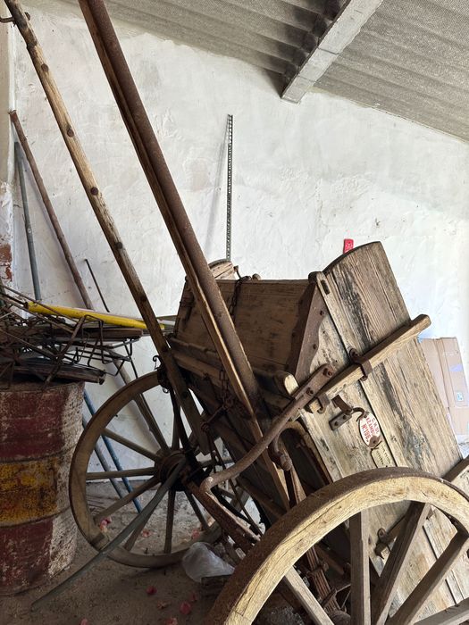 Carroça antiga à venda