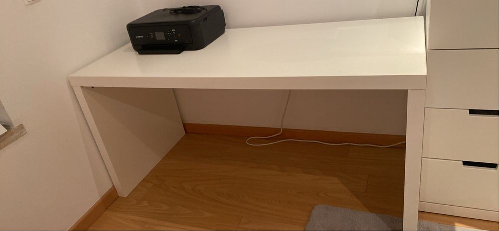 Secretaria Ikea bom estado