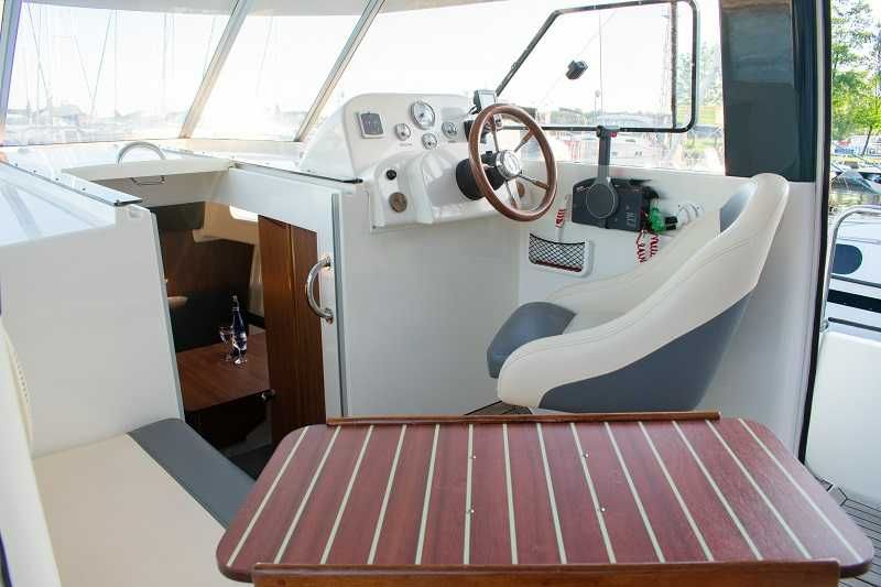 najem jachtu motorowego nautika 830