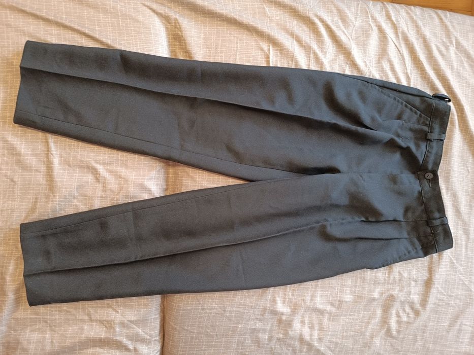 Czarne garniturowe spodnie dla chłopca