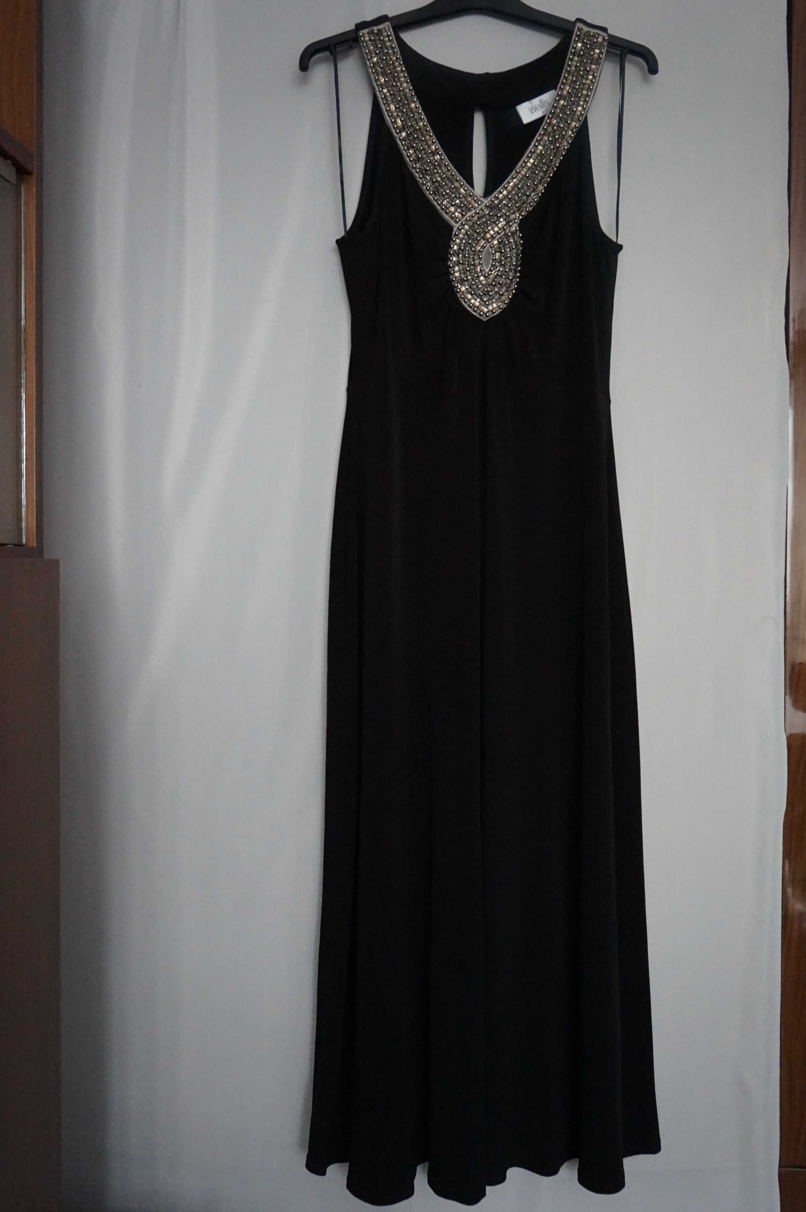 czarna suknia wieczorowa z dzianiny firmy Wallis