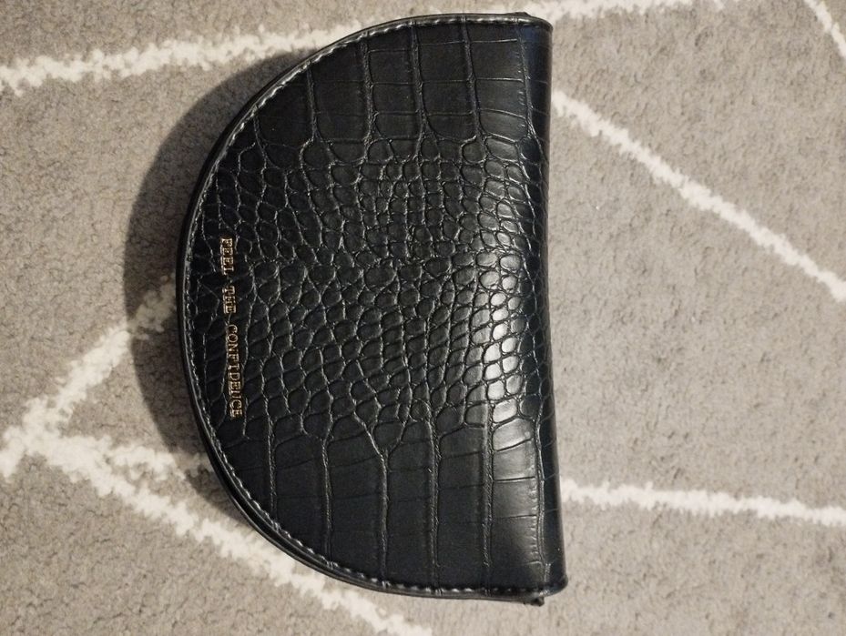 Torebka nerka na pas Sinsay