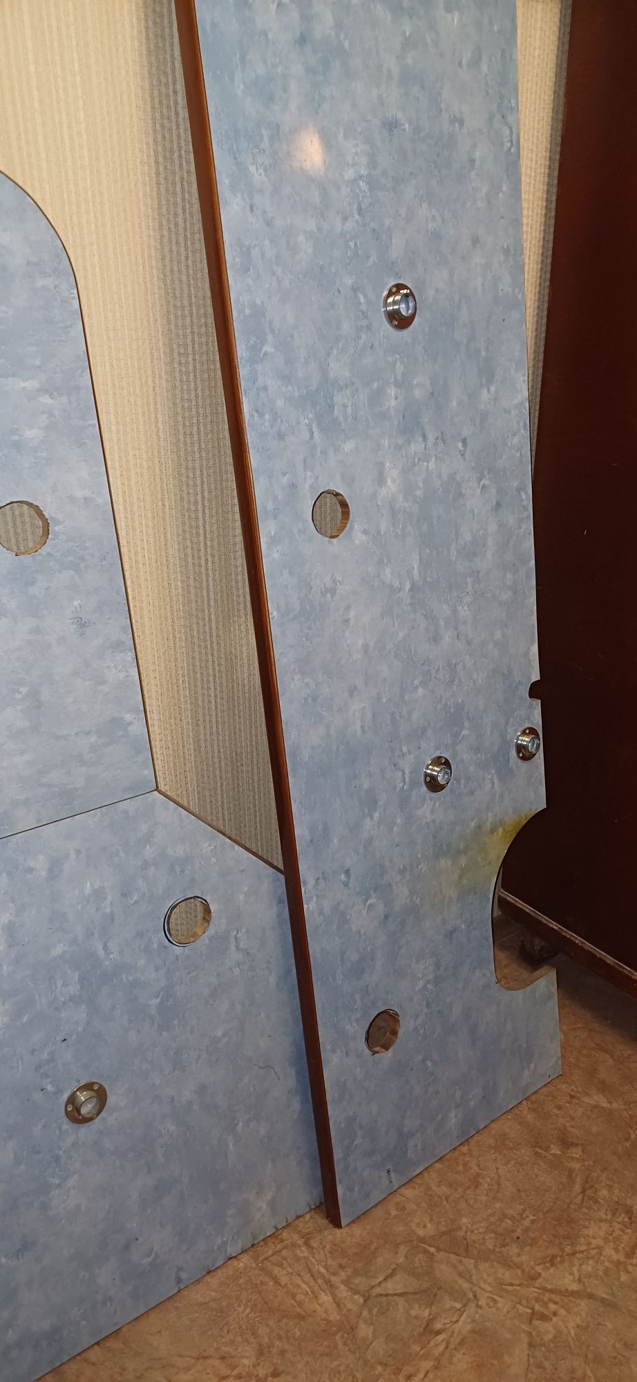 Срочно продам кухню дёрево фанера