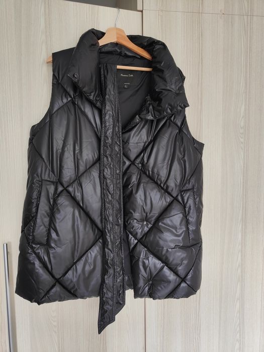 Czarna pikowana kamizelka z paskiem Massimo Dutti S