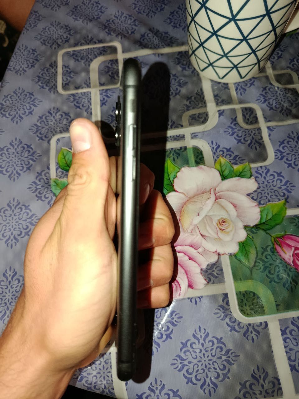 iPhone 11 r-sim чип в комплекте вставил симку и пользуешься