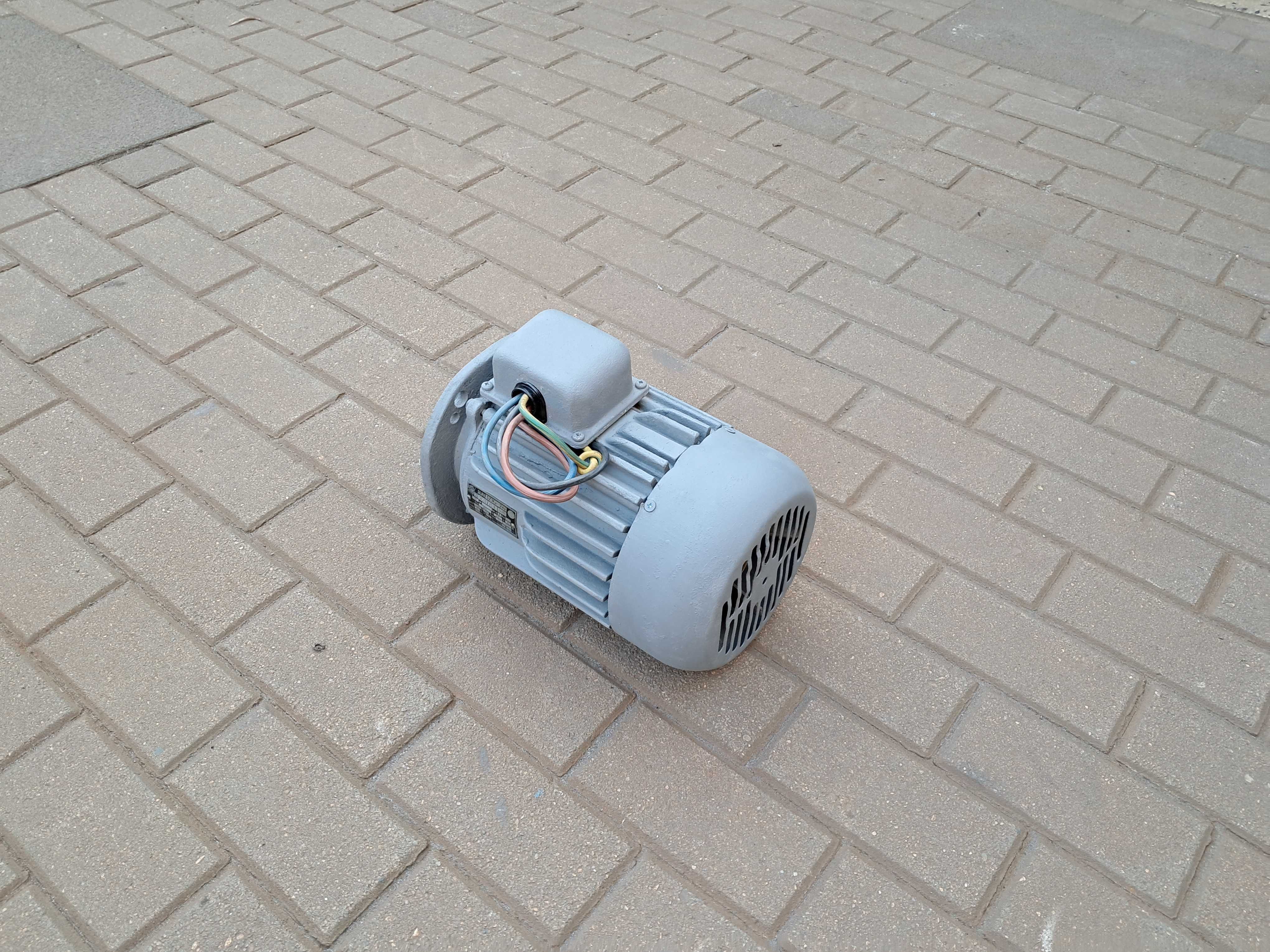 Silnik elektryczny kołnierzowy 1,5kw 1420 obrotów Polski .Wysyłka