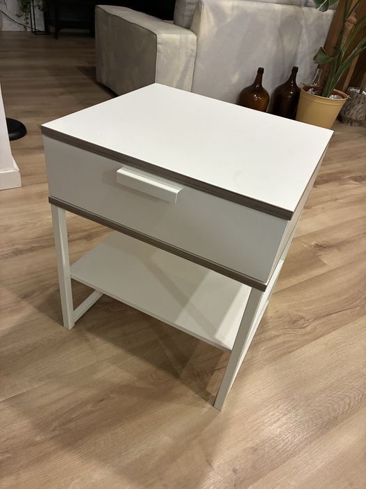 Mesa de cabeceira IKEA