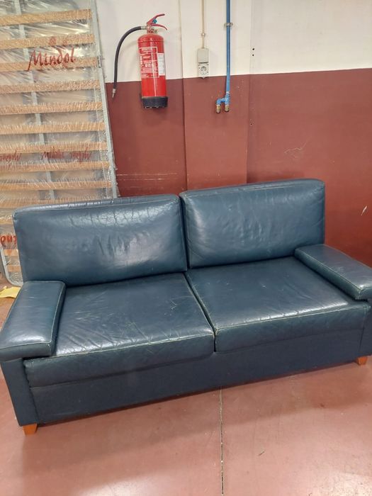 Vendo sofás em pele, usados