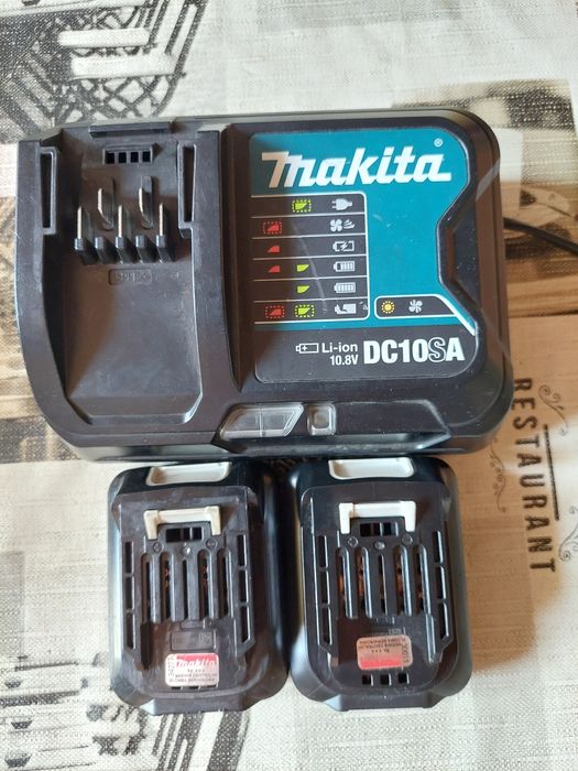 Makita DC10SA ładowarka+akumulatory 10.0v
