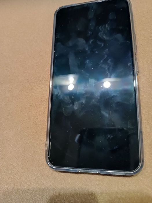 Samsung s22  мелкое недо пятно